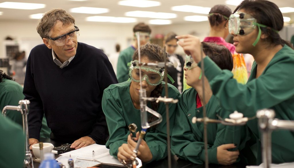 Microsoft founder Bill Gates observes Tampa, Fla., students Kimberly Barretto, left, Yeisy Rodriguez and Shahrzad Museau. (Gates Foundation/Christopher Farber)