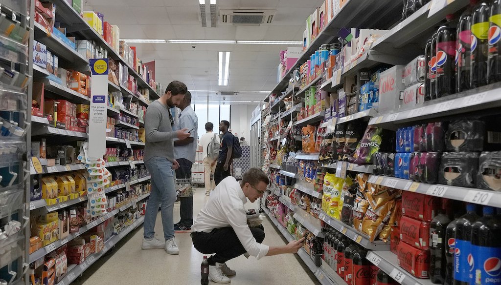 Shoppers buy food in a supermarket in London on Aug. 17, 2022. (AP)