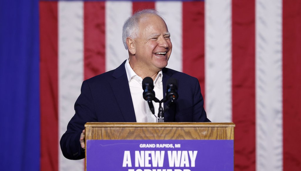 El candidato demócrata a la vicepresidencia y gobernador de Minnesota, Tim Walz, habla en un evento de campaña, el 12 de septiembre de 2024, en Grand Rapids, Michigan. (AP)