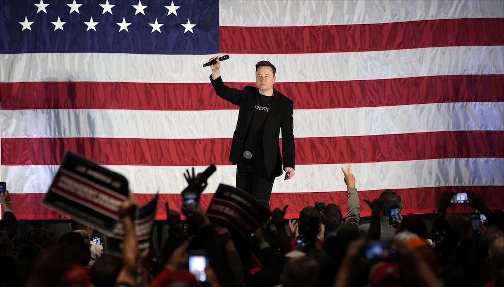 Elon Musk habla como parte un evento de campaña en apoyo del candidato presidencial republicano, el expresidente Donald Trump, en Folsom, Pensilvania, el 17 de octubre de 2024. (AP)