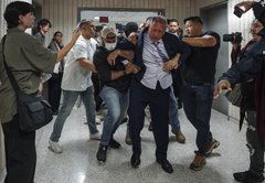 NY comptroller Brad Lander demanded a ‘judicial warrant’ in courthouse. Do ICE agents need that?