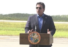 Ron DeSantis dijo que todos en Alligator Alcatraz tienen orden de deportación, abogados dicen que no
