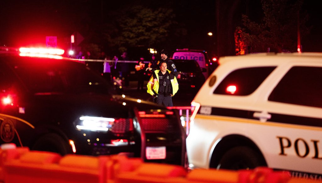 Las autoridades responden a un incidente en el hotel Washington Hilton durante la cena de corresponsales de la Casa Blanca, el 25 de abril de 2026, en Washington. (AP)