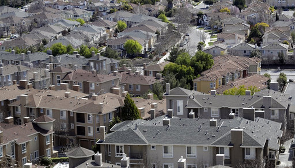 Homes stack up in a neighborhood in San Jose, Calif., amid rising incomes. (AP/Marcio Jose Sanchez)