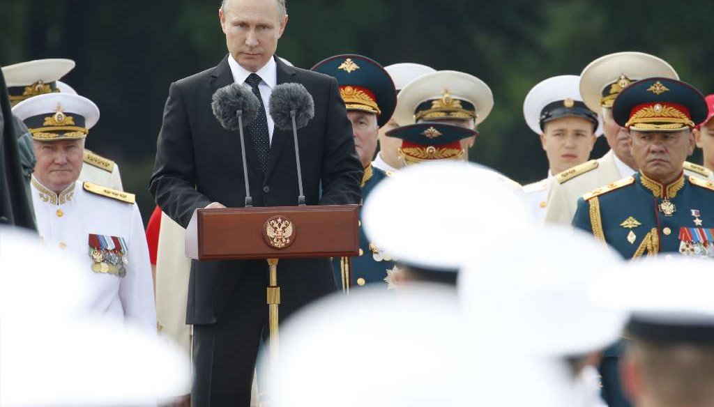 Russian President Vladimir Putin addresses sailors during Navy Day celebrations in St. Petersburg on July 30, 2017. (AP photo)