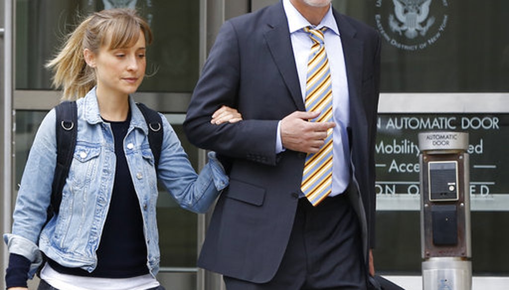 Allison Mack, left, leaves federal court Tuesday, April 24, 2018, in the Brooklyn borough of New York. Federal prosecutors say the television actress best known for playing a young Superman's close friend has been charged with sex trafficking. (AP)