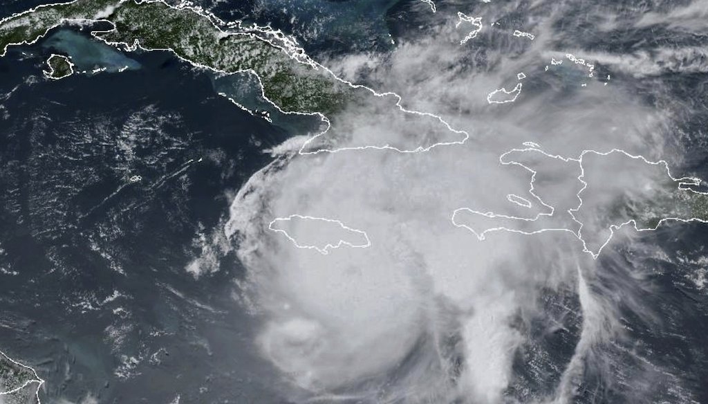 Esta imagen satelital GOES-East GeoColor tomada a la 1:20 p.m. EDT, y proporcionada por la NOAA, muestra el huracán Beryl avanzando hacia Jamaica, el 3 de julio de 2024. (AP)