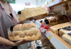 Casey DeSantis warns of ‘triple-digit levels’ of weed killer in bread. Should you be worried?