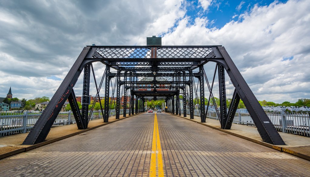The Grand Ave. Bridge over the Quinnipiac River in New Haven, Conn. (Shutterstock)