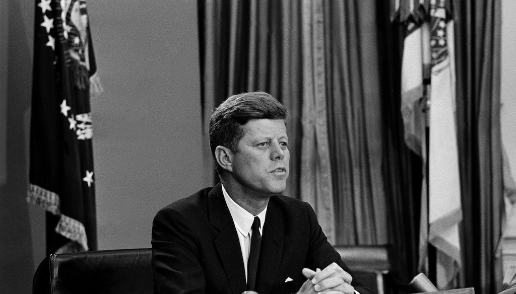 El presidente John F. Kennedy da un discurso sobre los derechos civiles en la Casa Blanca, el 11 de junio de 1963. (AP)