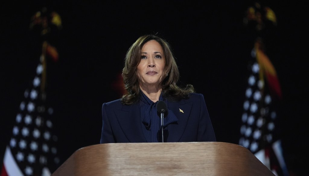 La candidata demócrata a la presidencia, la vicepresidenta Kamala Harris, habla durante la Convención Nacional Demócrata el 22 de agosto de 2024, en Chicago. (AP)