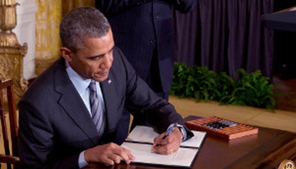 President Barack Obama signs an executive memorandum instructing the government to avoid discriminating against job applicants among America's long-term unemployed, at the White House in Washington, Jan. 31, 2014. (New York Times)