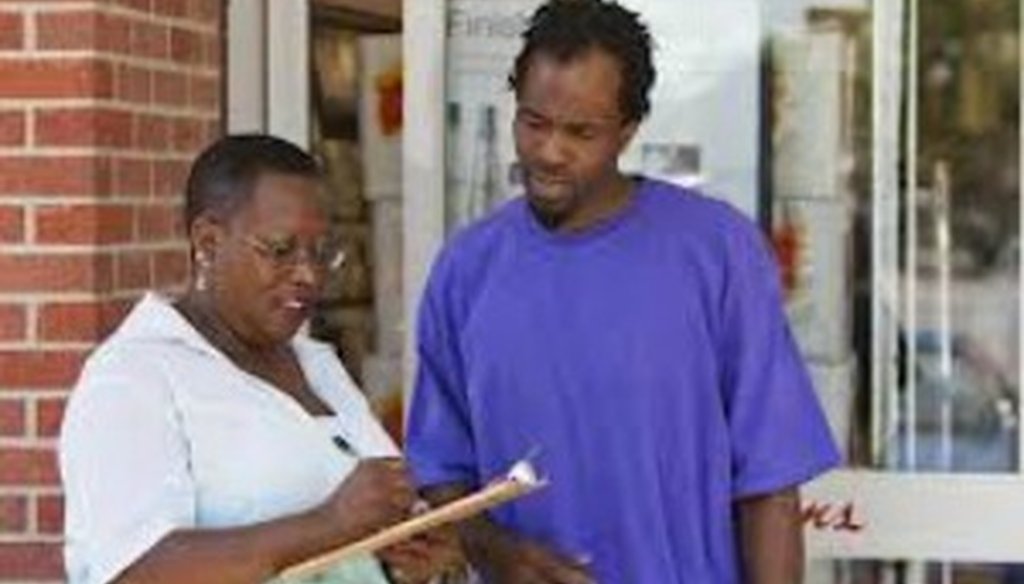 Valerie Joiner registers Ermiaz Williams to vote outside of an East Austin Walgreens. (Austin American-Statesman photo, Ricardo Brazziell.)