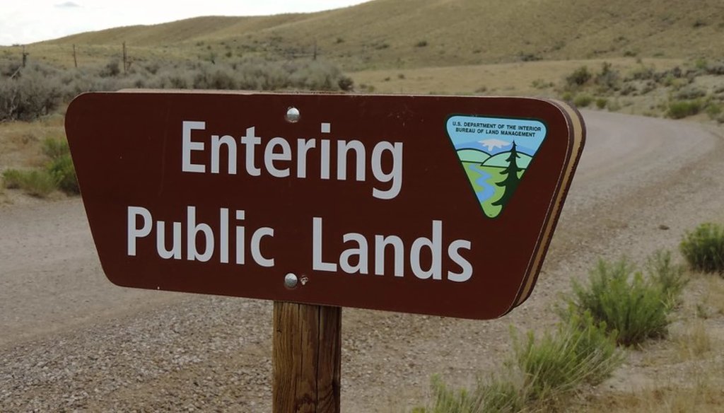 A sign denotes lands managed by the federal government. (Creative Commons)
