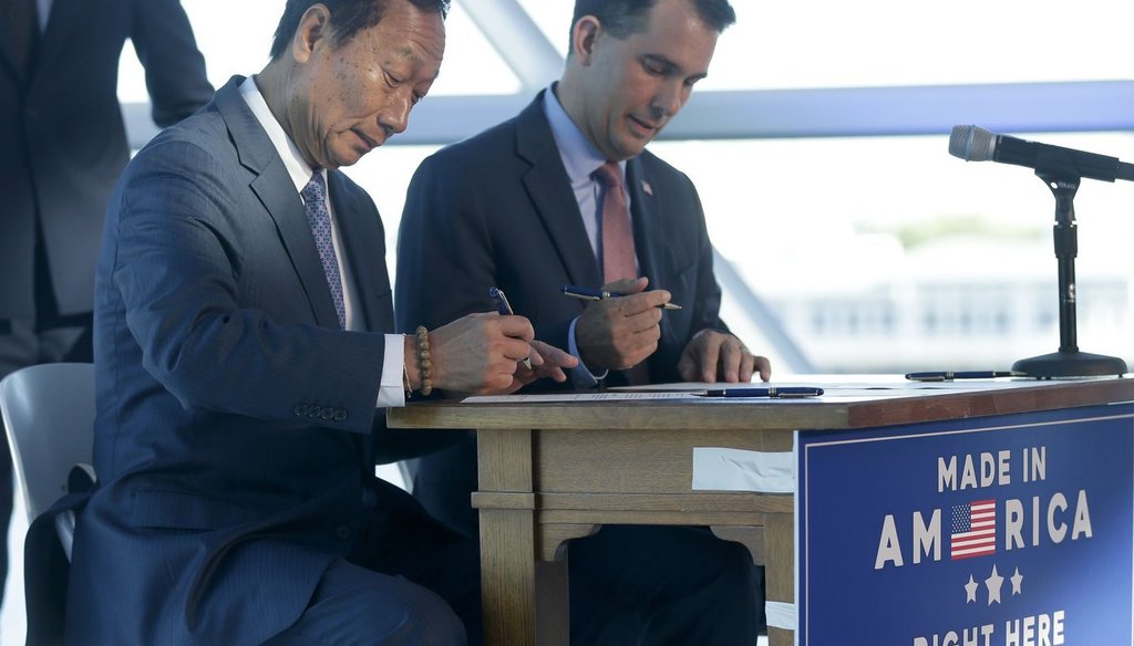 Foxconn chairman Terry Gou (left) and Gov. Scott Walker have signed a memorandum of understanding for Foxconn to build a manufacturing plant in Wisconsin, but it doesn't contain specific requirements. (Mike De Sisti/Milwaukee Journal Sentinel)