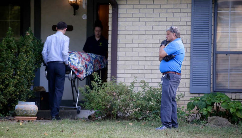 Tulsa Police Sgt. David Walker, right, on the scene of a South Tulsa homicide where a father was reportedly shot in front if his children Oct. 1, 2017. (Mike Simons/Tulsa World)