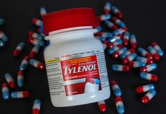 What to know about Tylenol’s 2017 social media post and pregnancy guidance