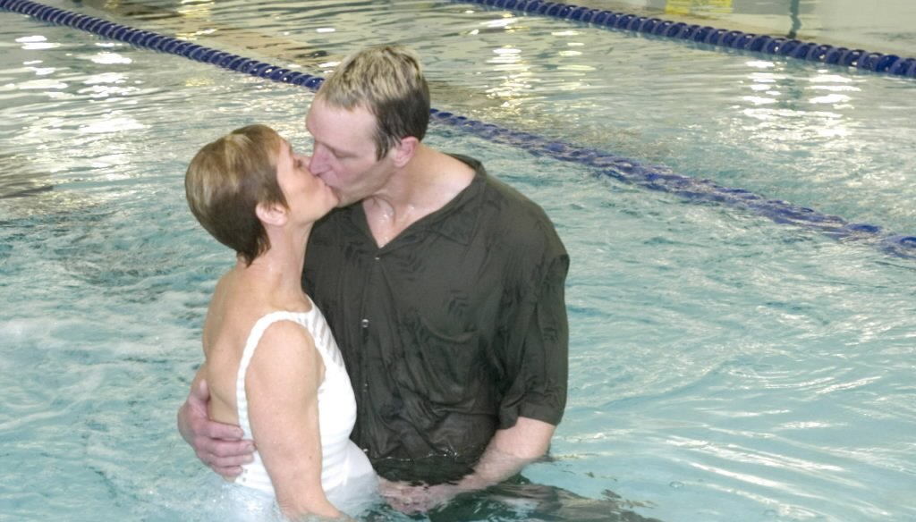 Joanne Wainwright and Mark Confer kiss on March 22, 2008 after they were married in a ceremony at the Nikiski Pool in Nikiski, Alaska. (AP photo)