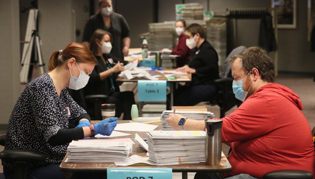 Poll workers check absentee ballot envelopes for signature on Nov. 3, 2020, at the Milwaukee Central Count facility. (Michael Sears/Milwaukee Journal Sentinel)