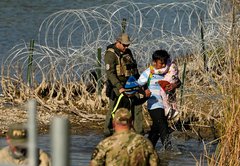 Texas governor suggests feds violated court order by snipping razor wire at border. Is it true?