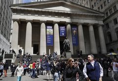 What was the United States’ first capital? The cases for New York City or Philadelphia