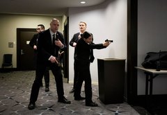 Column: Why a correspondents’ dinner at a White House ballroom could endanger press freedom