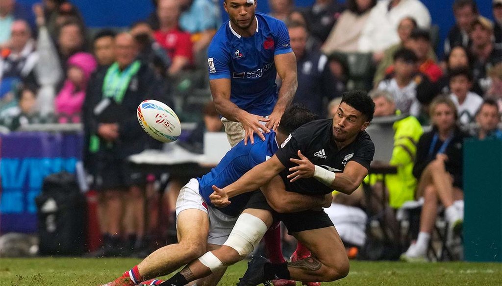 New Zealand's Ngarohi McGarvey-Black passes the ball April 2, 2023, during the semifinals match against France in the Hong Kong Sevens rugby tournament. (AP)
