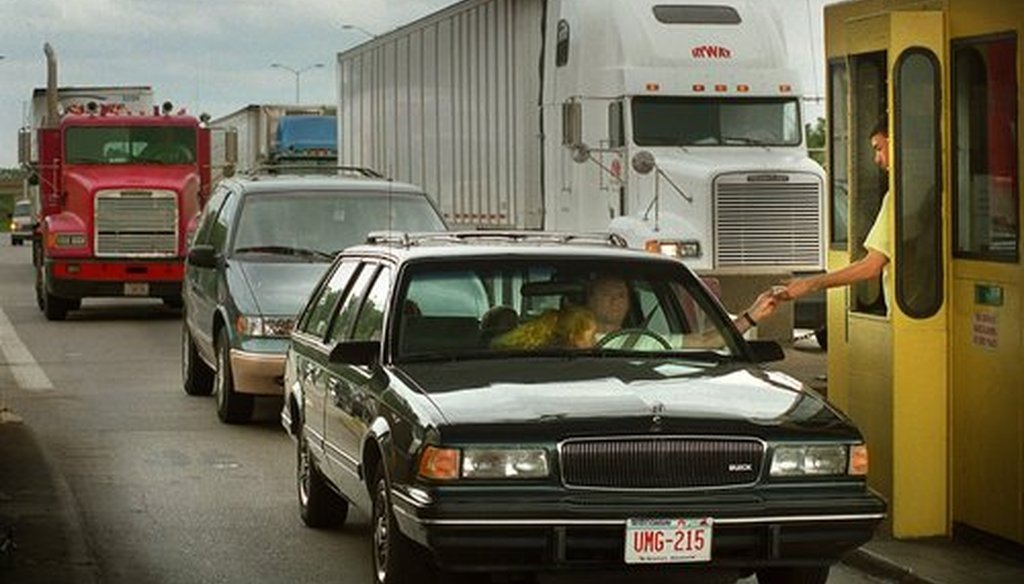 Cars and trucks line up at toll booths near the Illinois Wisconsin border on I-94 West during the afternoon rush. (Milwaukee Journal Sentinel file photo.)