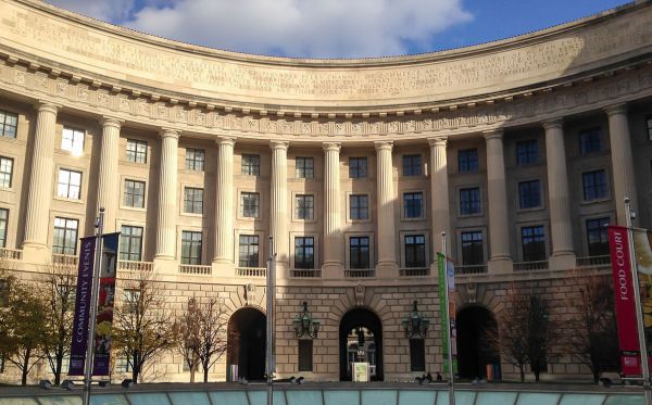 The William Jefferson Clinton Federal Building and the Federal Triangle Metro stop in Washington, D.C. (Wikimedia commons)