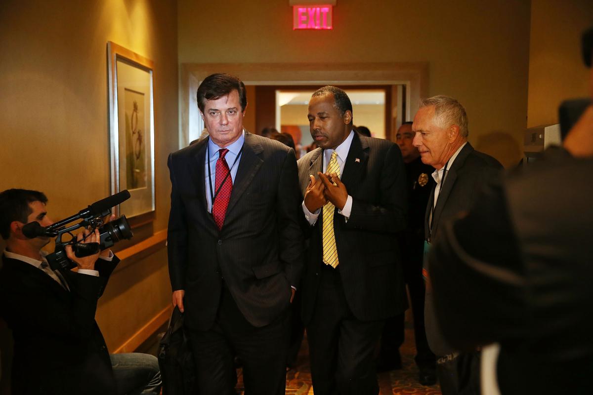 Republican presidential candidate Donald Trump's political strategist Paul Manafort (L) speaks with former Republican presidential candidate Ben Carson as they arrive for a Trump for President reception April 21, 2016. (Getty)