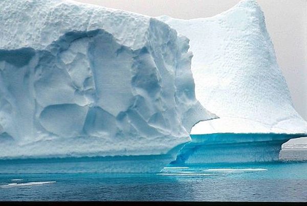 Glaciers and ice sheets have suffered from climate change, scientists say. (Wikimedia Commons/Ansgar Walk)