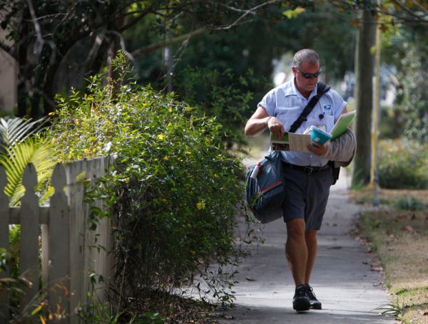 Mail carrier Derek Wilkins makes deliveries on Burlington Ave. N. in St. Petersburg, Fla. (Lara Cerri/Tampa Bay Times)