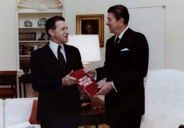 Then-secretary of Defense Caspar Weinberger and President Ronald Reagan n in the White House in 1981. (Wikimedia Commons)