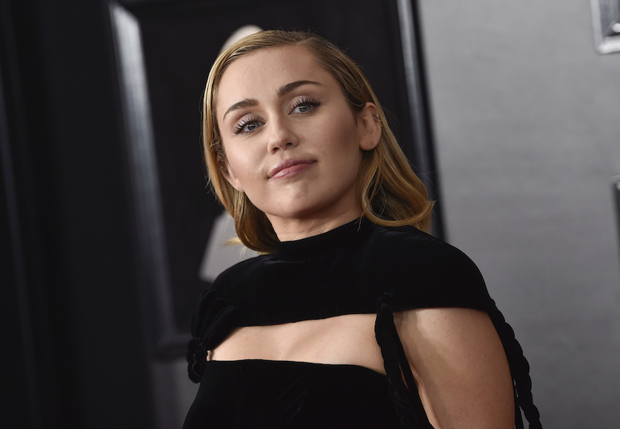 Fake News Claims Miley Cyrus Is Leaving The Country Because Trump