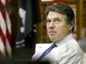 Rick Perry has kept or compromised on more than half of his campaign promises, the Perry-O-Meter says (Austin American-Statesman: Laura Skelding).