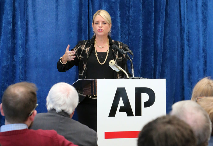 Attorney General Pam Bondi talks to the media at a news conference in Tallahassee on Jan. 28, 2015. (AP photo)
