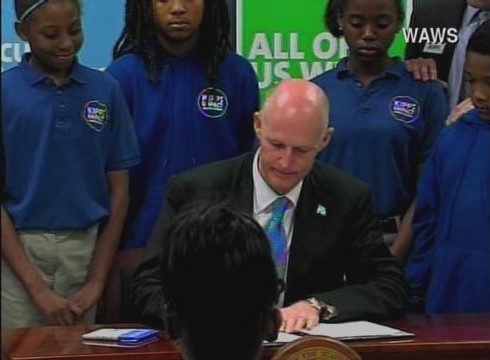 Gov. Rick Scott signs SB 736 on March 24, 2011. Photo courtesy of WPLG.