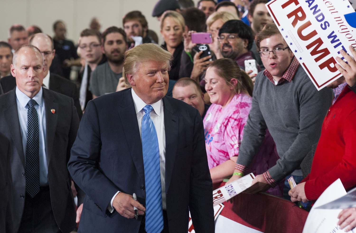 Republican Presidential candidate Donald Trump shakes hands and signs autographs with his supporters after speaking at a campaign rally Nov. 23, 2015 in Columbus, Ohio. (Photo by Ty Wright/Getty Images)