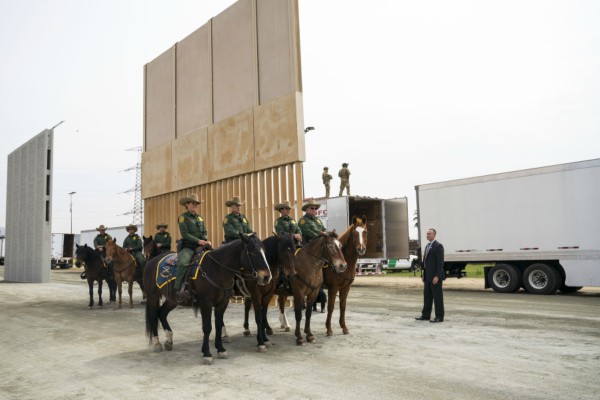 Horse-mounted Border Patrol agents as President Donald Trump views border wall prototypes in the border neighborhood of Otay Mesa near San Diego, March 13, 2018 (Doug Mills/The New York Times).